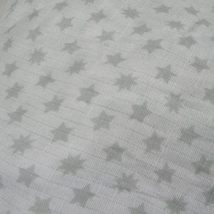Gray star patterned crib sheet